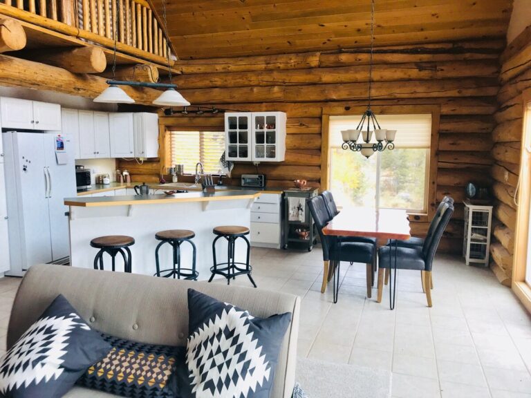 24 Charming Cabins in Oregon to Rent for Your Next Getaway