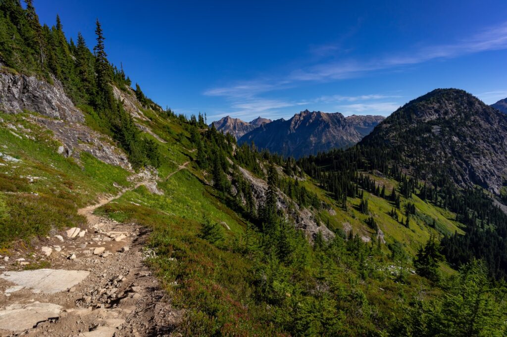 9 Amazing Hikes in North Cascades National Park